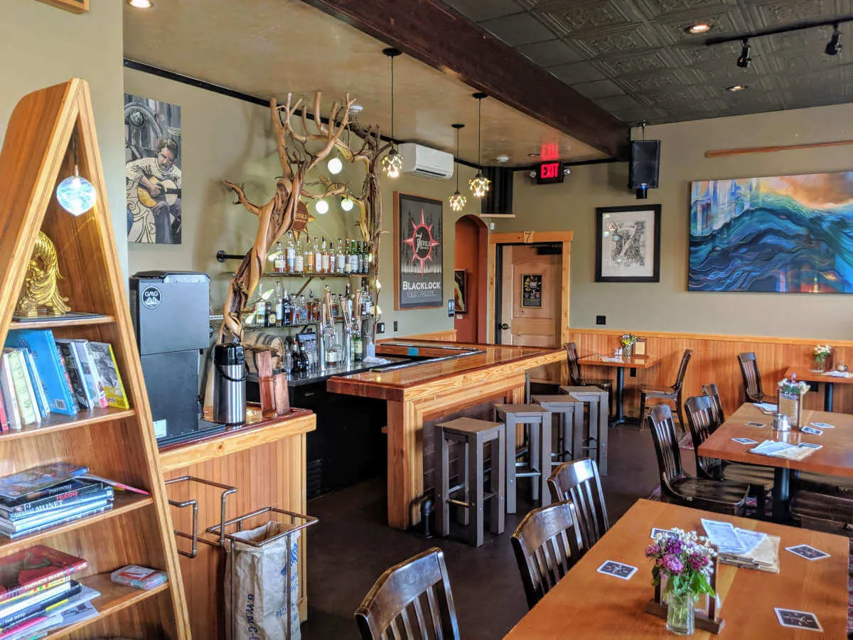 7 Devils Brewing - side bar seating area