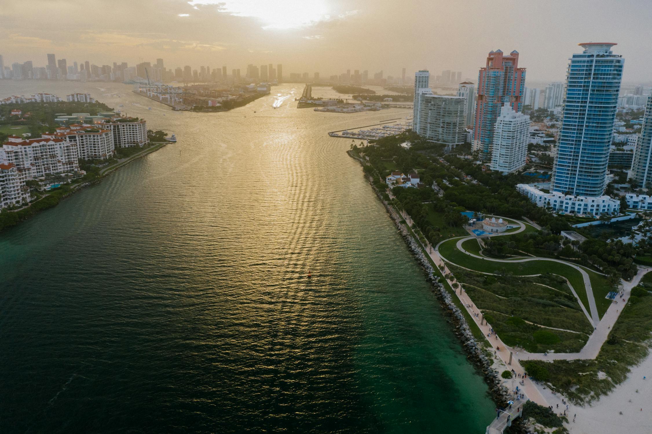 Top Cooking Schools in Florida - Your Culinary Journey Starts Here Career Prospects in Florida's Hospitality Scene