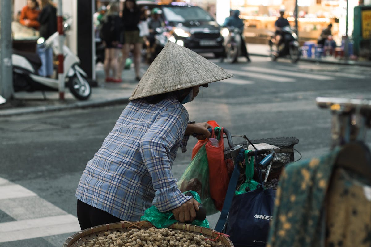Your Guide - What To Prepare For Traveling To Vietnam Food and Shopping