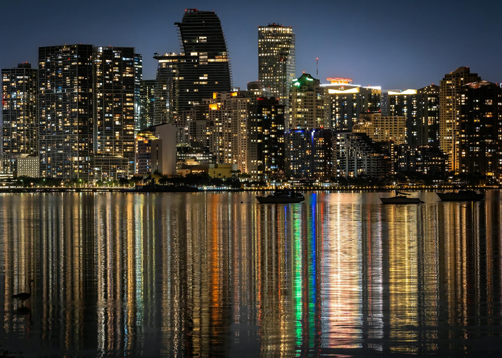 Discover Top Culinary Schools in Florida Orlando Orlando city skyline at sunset, highlighting the vibrant setting for culinary schools in Florida Orlando