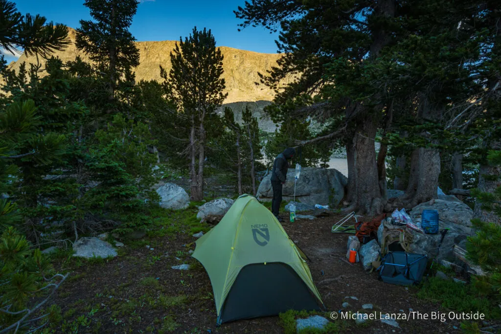 A campsite at Washakie Lake in the Wind River Range, Wyoming, for Backpacking Wyoming trips.