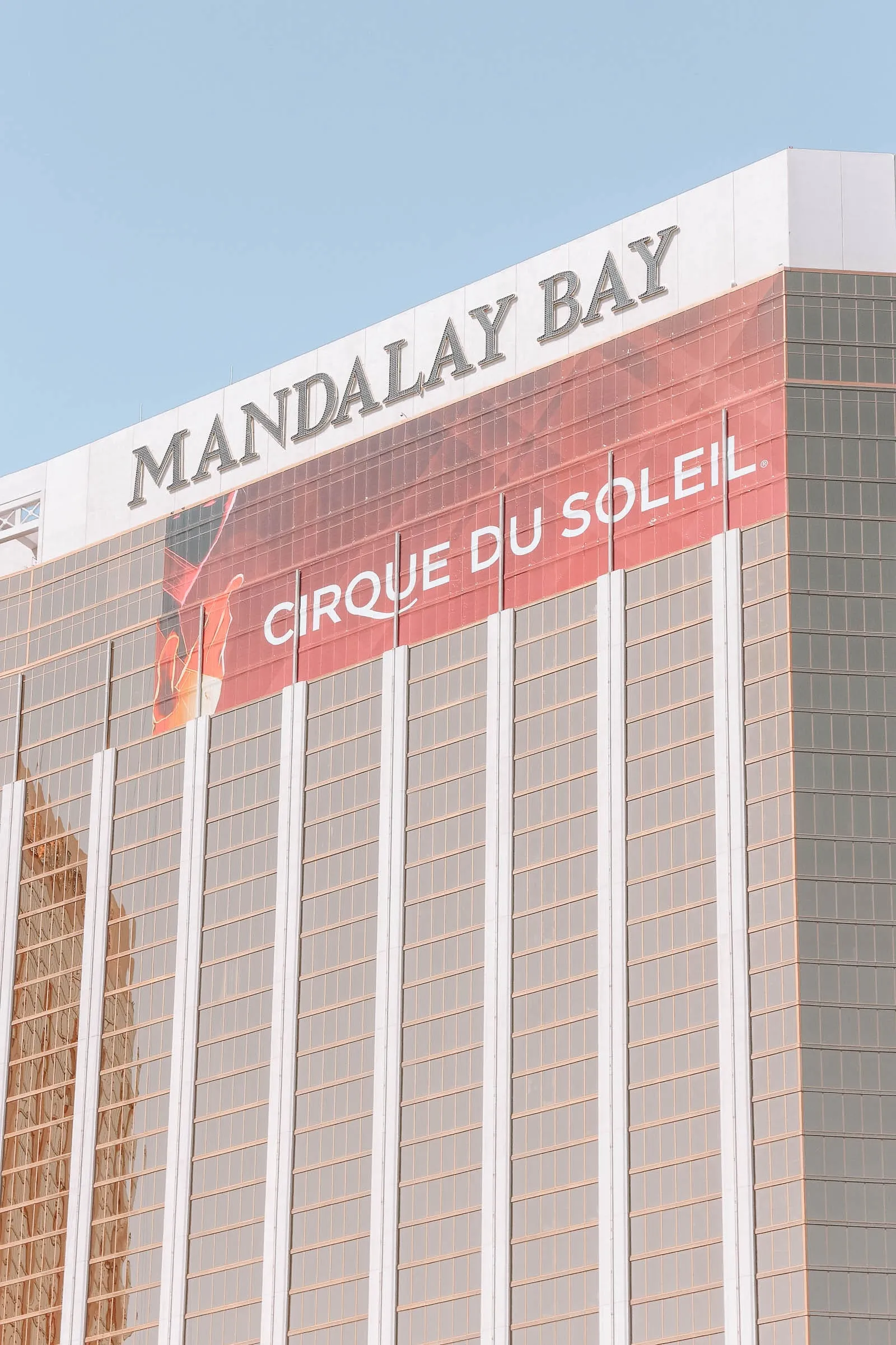 Grand Canyon Tours Las Vegas NV - Your Essential Travel Guide A vibrant live performance stage, showcasing the spectacular shows in Las Vegas