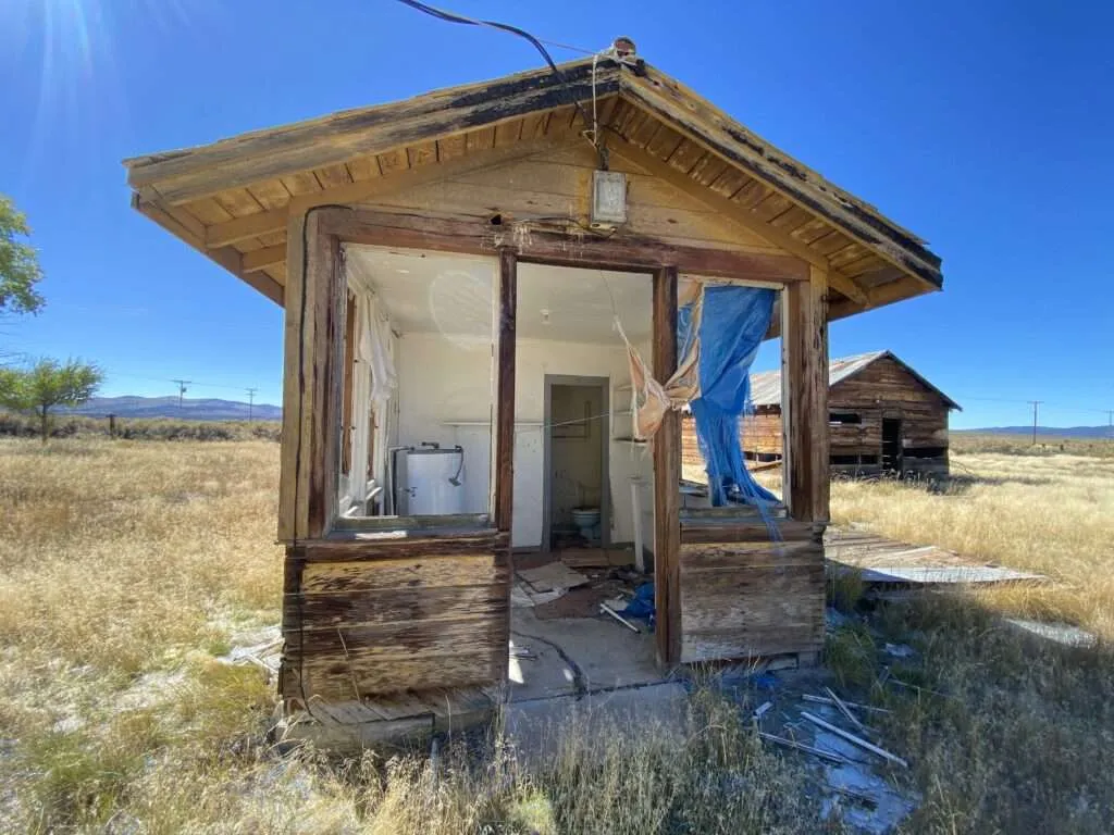 Abandoned house or building in Termo, California ghost town
