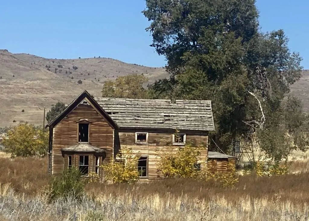 Abandoned ranch house near Susanville