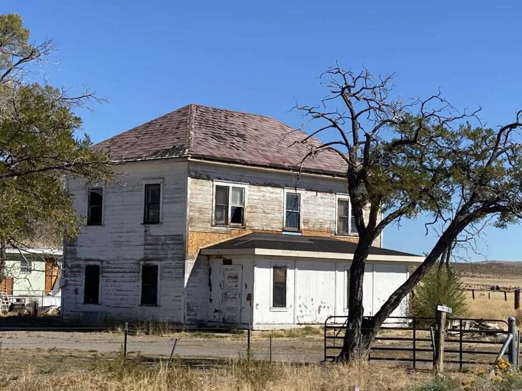 Another view of an old building in Dayton/Lathrop City