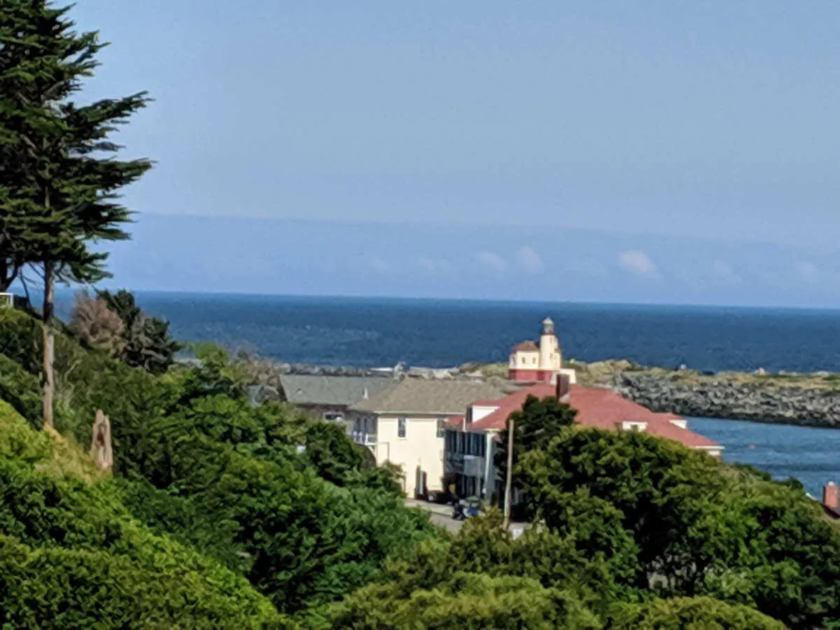 Bandon Oregon Lighthouse overlooking the coast, a key sight for travelers