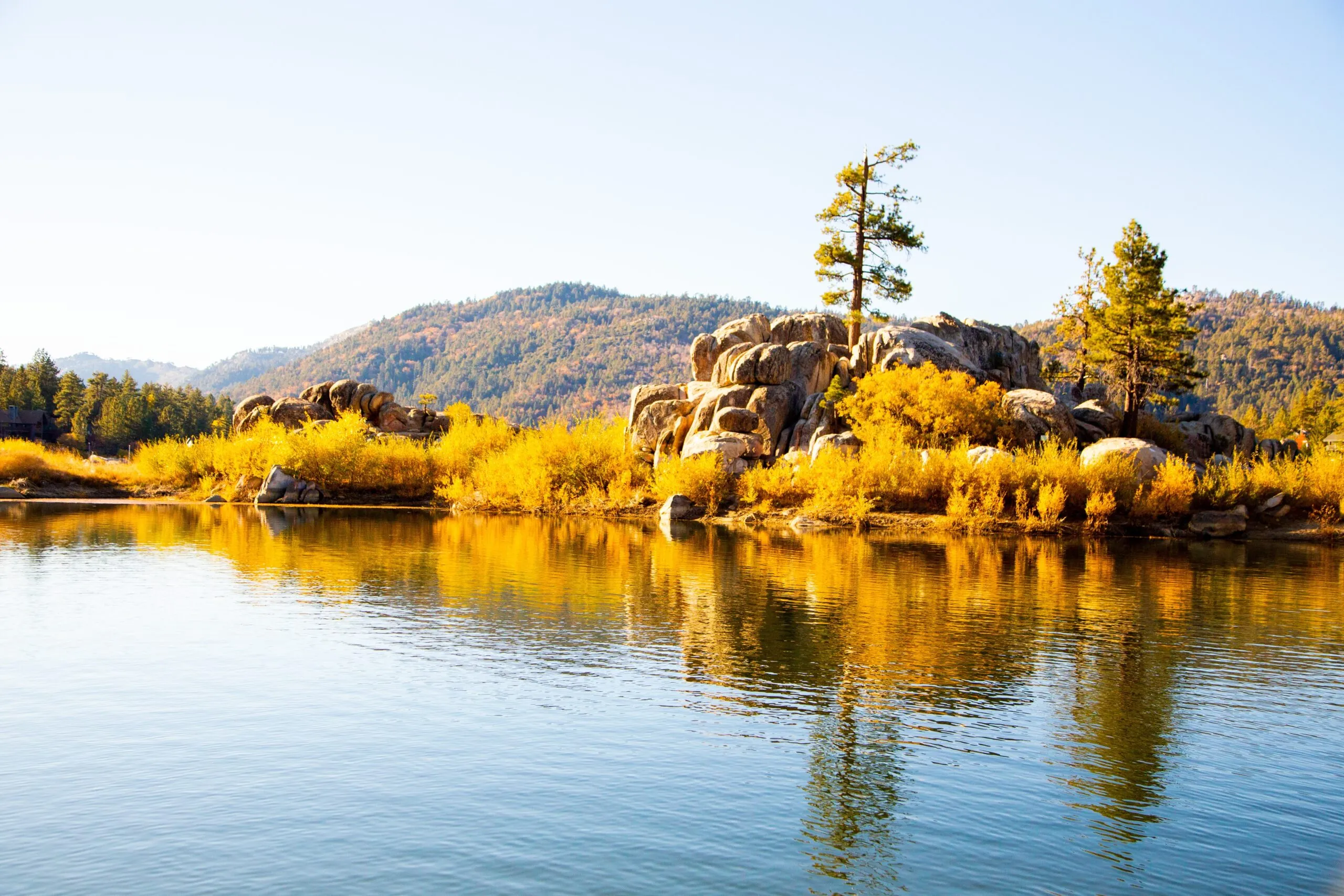 Boulder Park in Big Bear, California, suitable for picnics and leisurely activities
