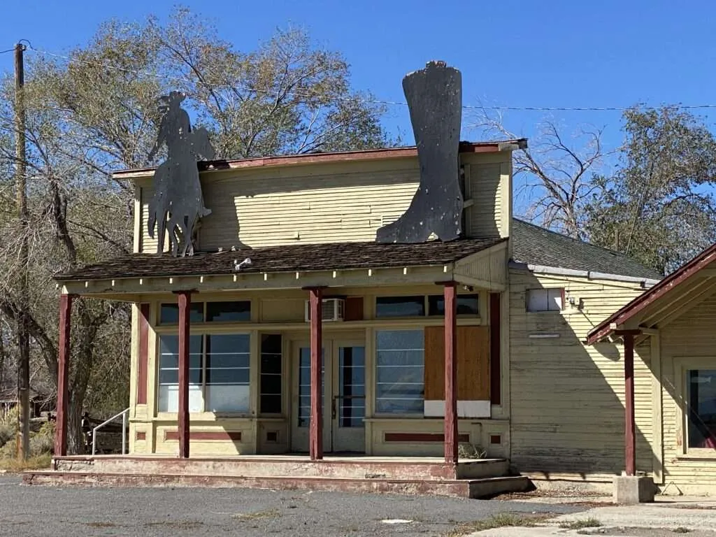 Building with signage &quot;Heard's Market&quot; in Litchfield, California