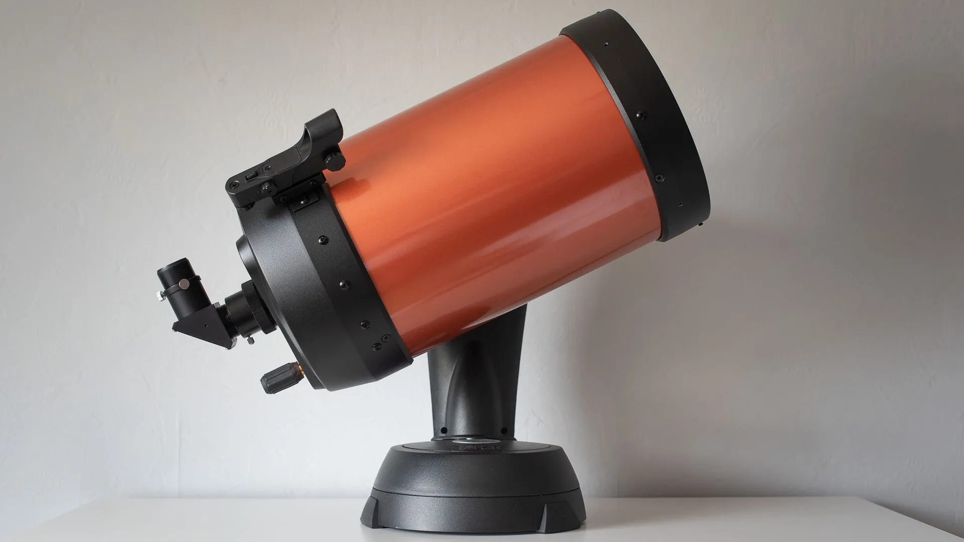 Celestron NexStar 8SE motorized amateur telescope for detailed views
