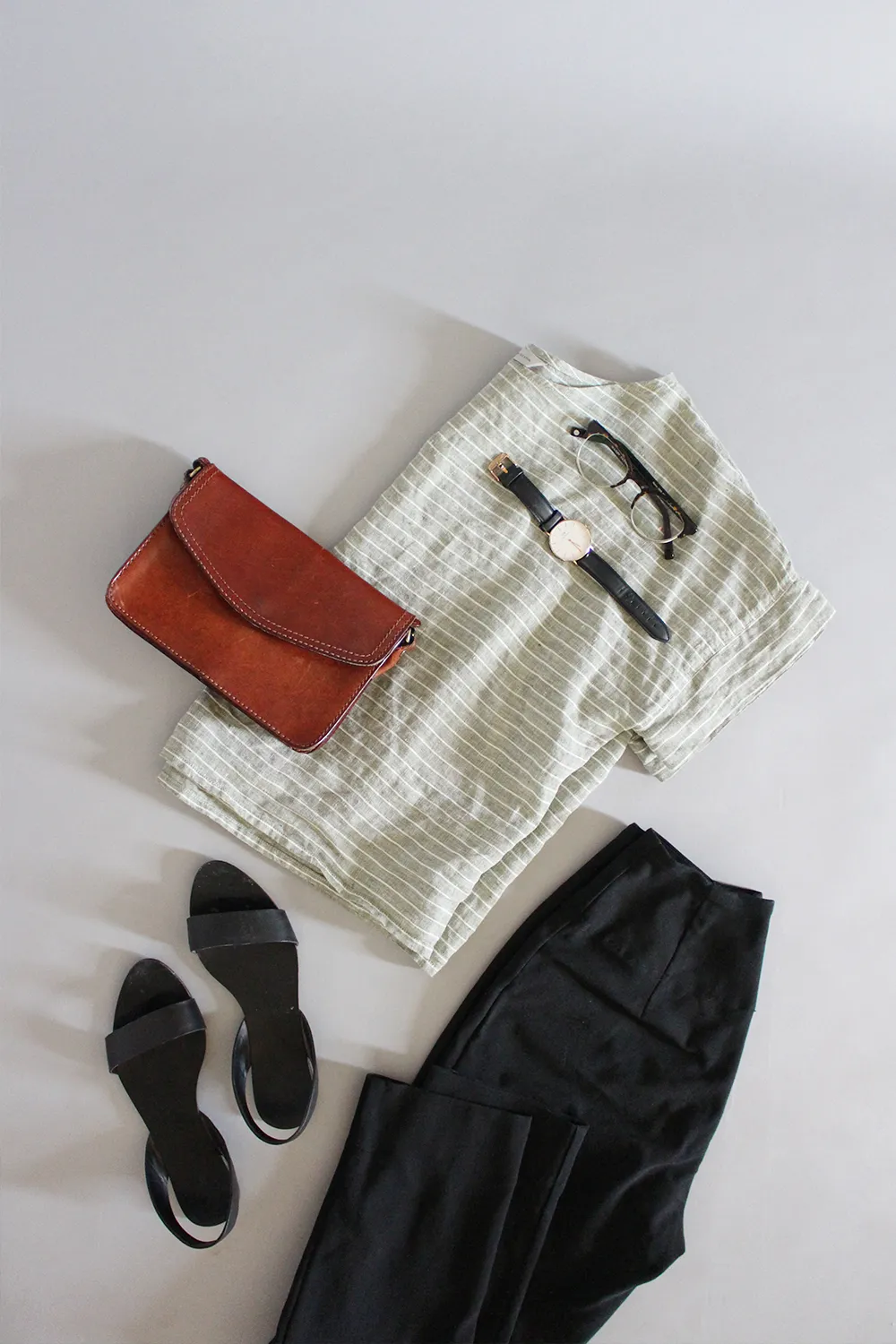 Daytime outfit with jeans and white tee