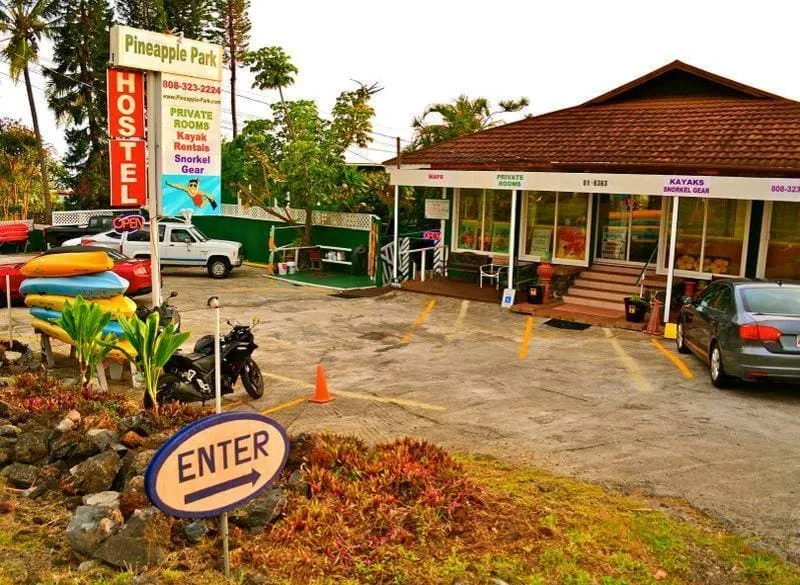Exterior view of Pineapple Kona hostel on Hawaii's Big Island.