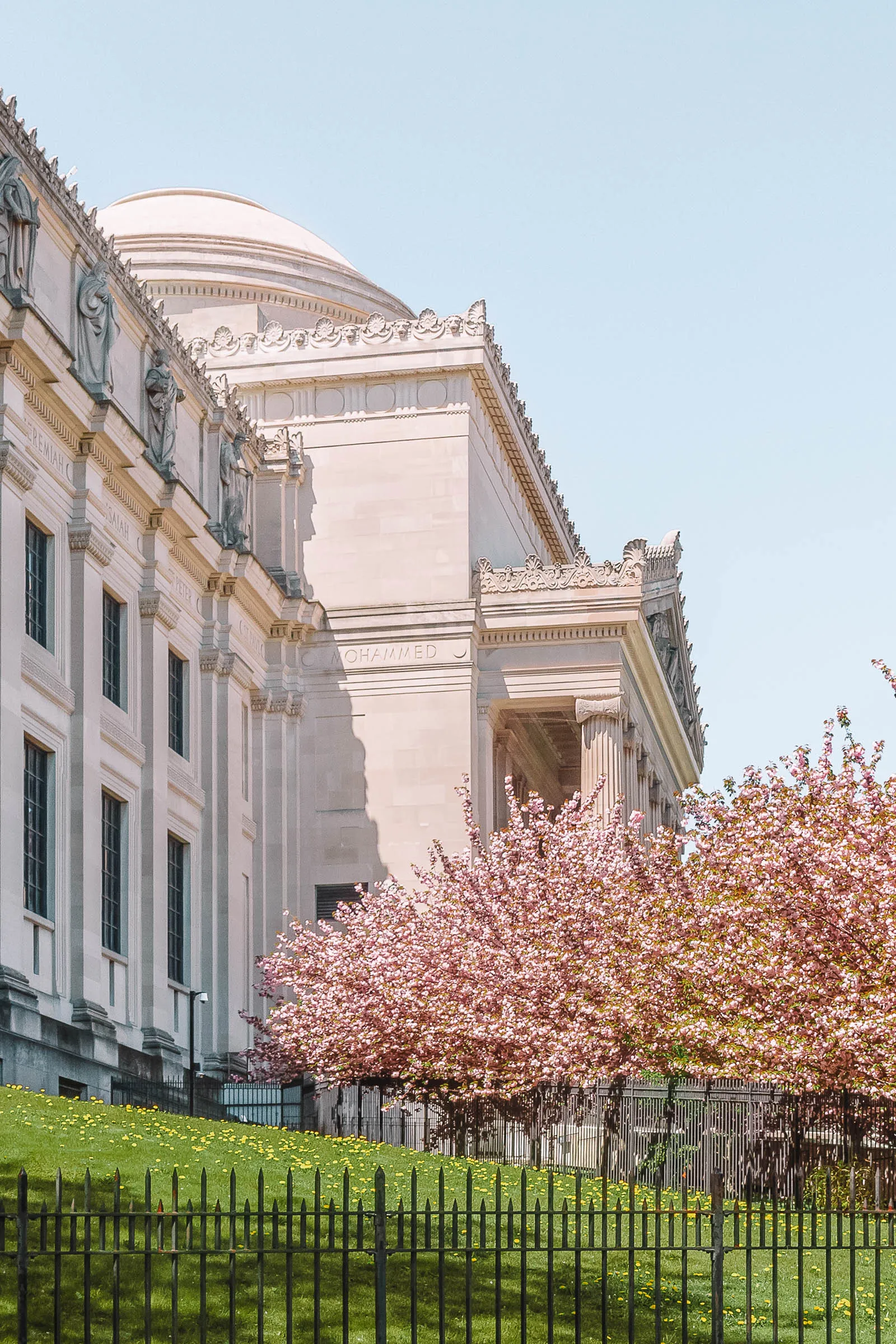 Exterior view of the large Brooklyn Museum building