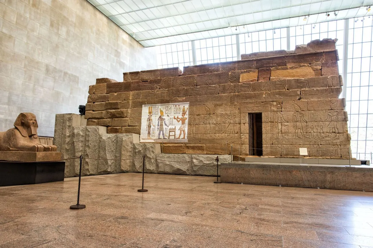 Exterior view of the Metropolitan Museum of Art on Fifth Avenue