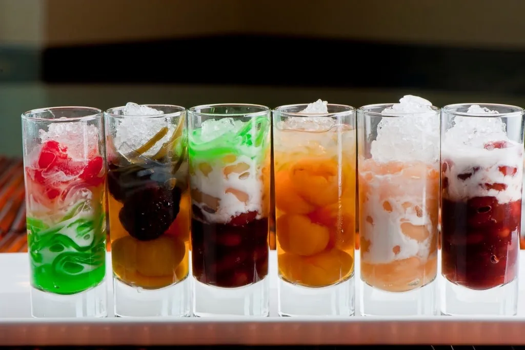 Glasses of Che ba mau