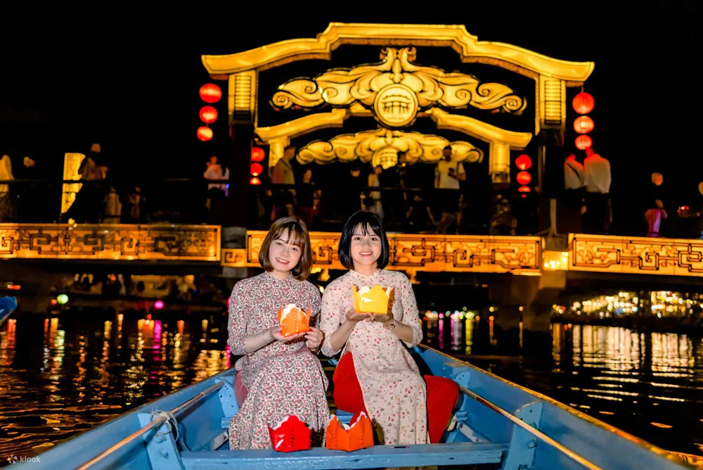 Glowing lanterns illuminate Hoi An Ancient Town during the Lantern Festival, a magical Vietnam tradition