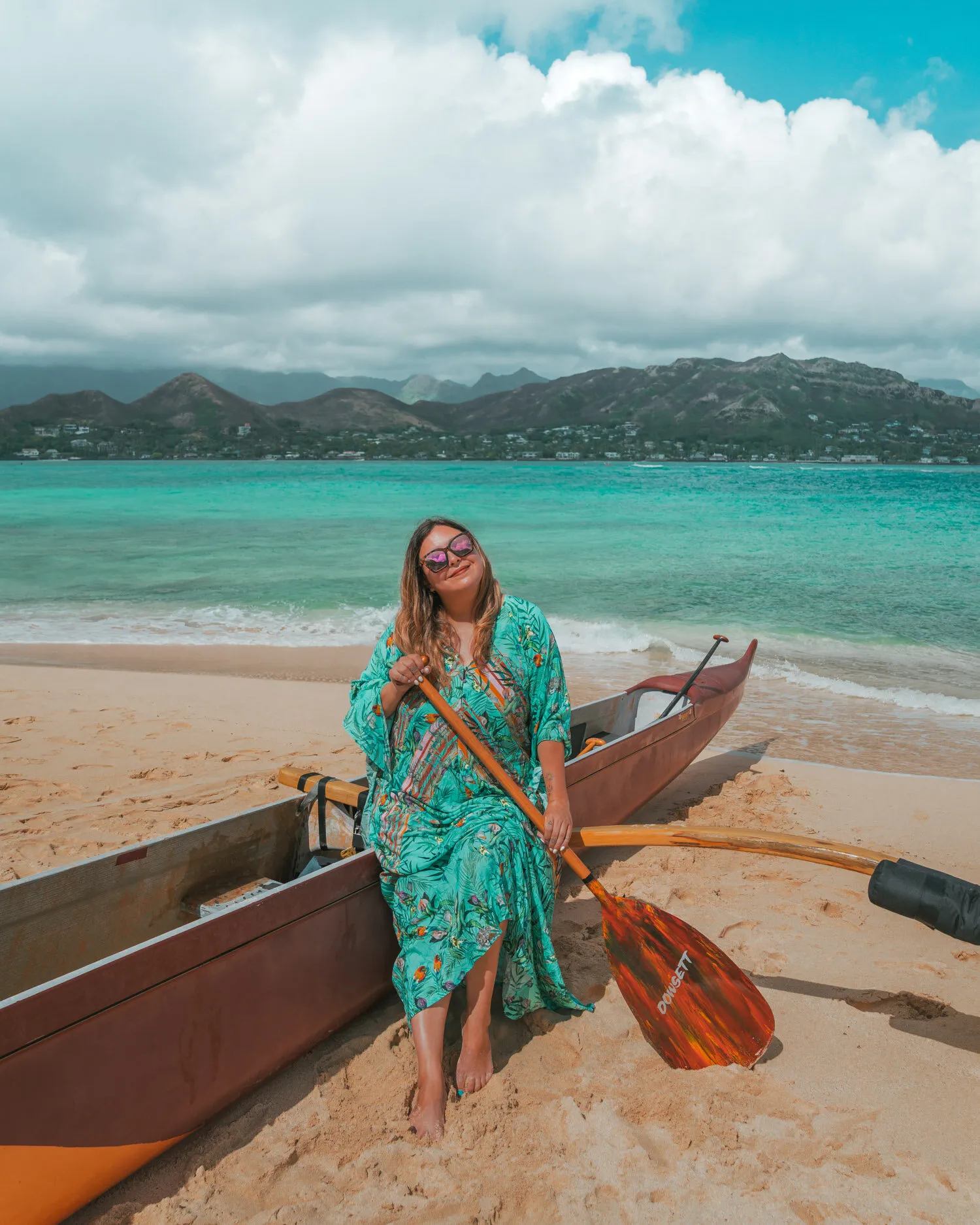 Hawaiian outrigger canoeing; The Quick Guide to Visiting Oahu, Hawaii