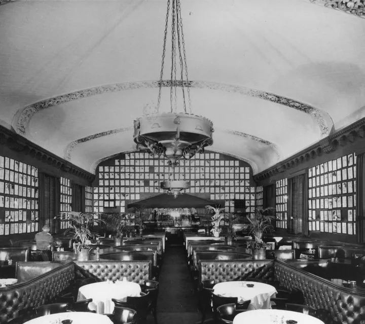 Interior image of the Hollywood Brown Derby restaurant, famous for being the originating location of the Cobb Salad.