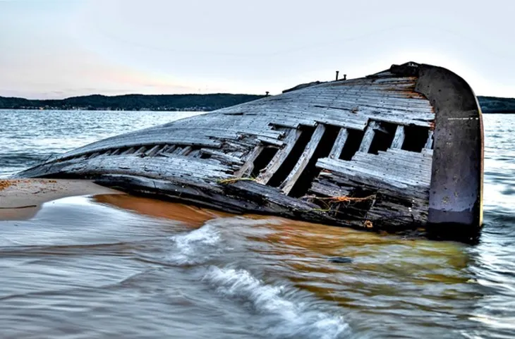 Layered and colorful rock formations along the Lake Superior shoreline at Pictured Rocks National Seashore