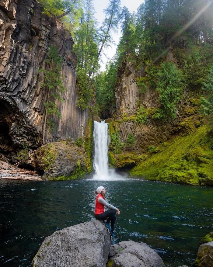 Multnomah Falls near Portland, Oregon, showcasing the natural beauty accessible from the city, great for single women's trips