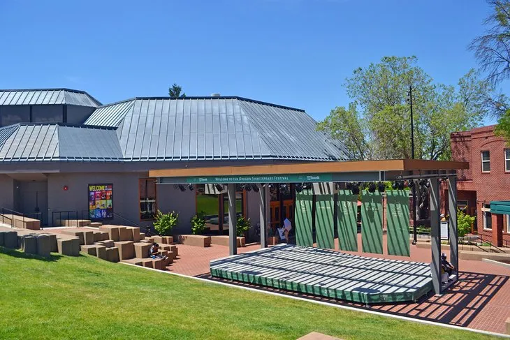 Outdoor stage and courtyard at the Oregon Shakespeare Festival in Ashland