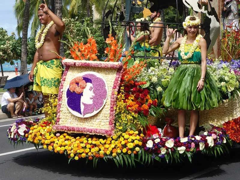 Pa'u riders on horseback in a vibrant floral parade
