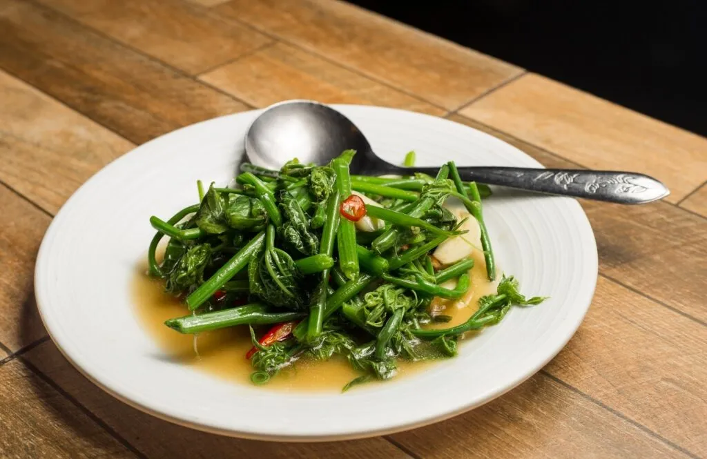 Plate of Rau muong xao toi