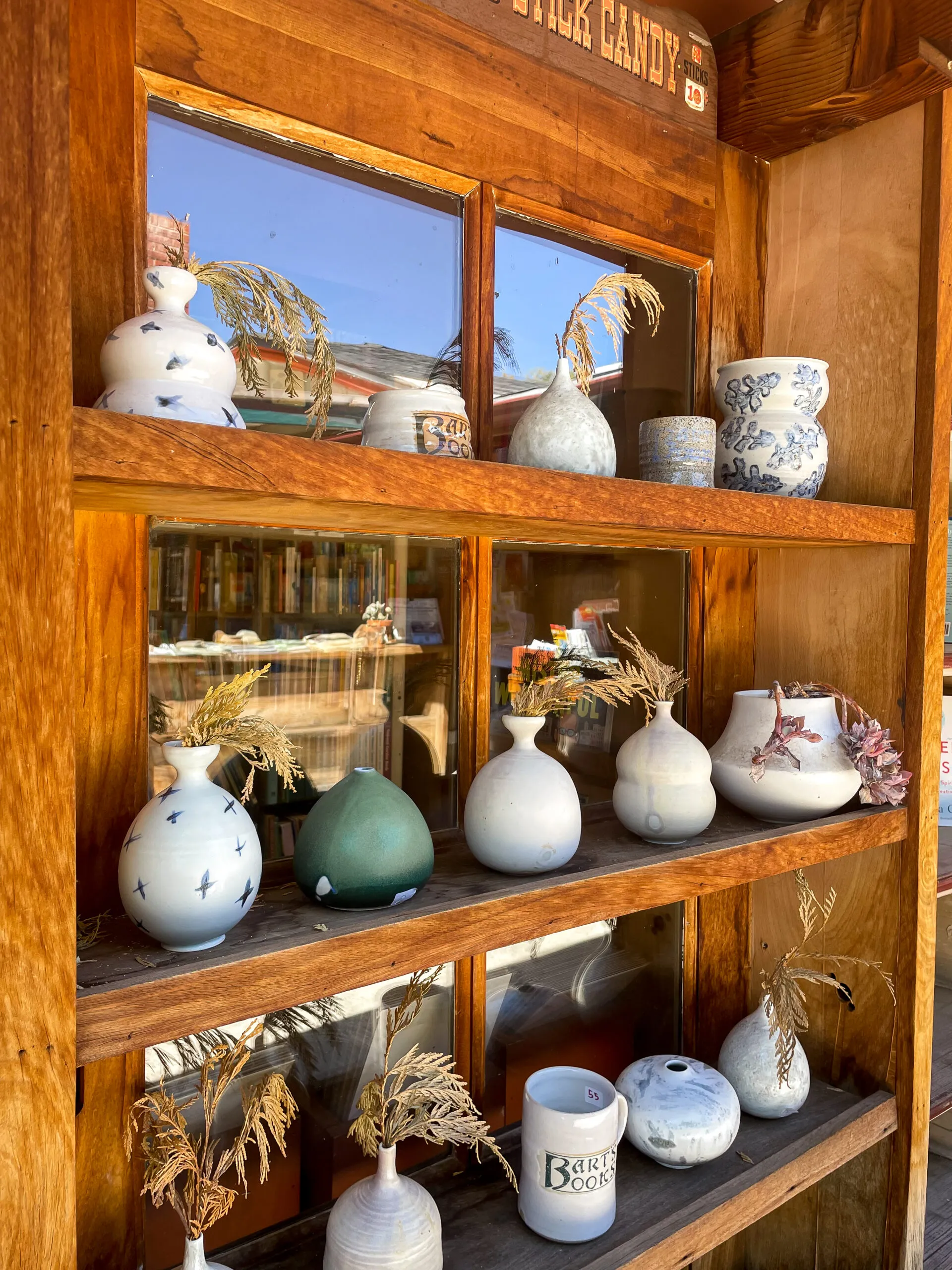Quiet street scene in Ojai, California, ideal for a peaceful day trip getaway