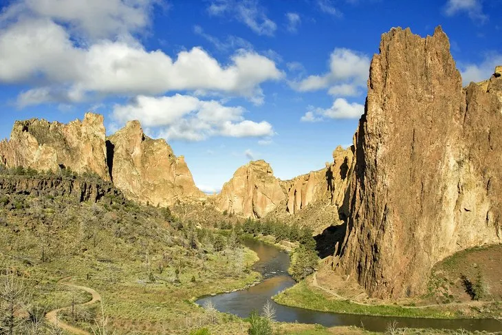 Rock climbers on the impressive cliffs at Smith Rock State Park