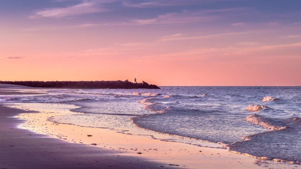 Sandy beach and dunes on Cape Cod, Massachusetts, a relaxing coastal escape for weekend trips for single women.