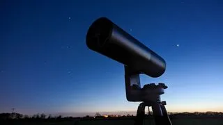 Single power button on the Unistellar eQuinox 2 smart amateur telescope