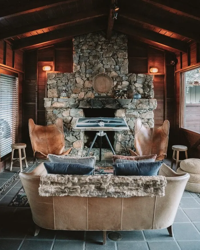 Sparrows Lodge entrance in Palm Springs with a mid-century feel