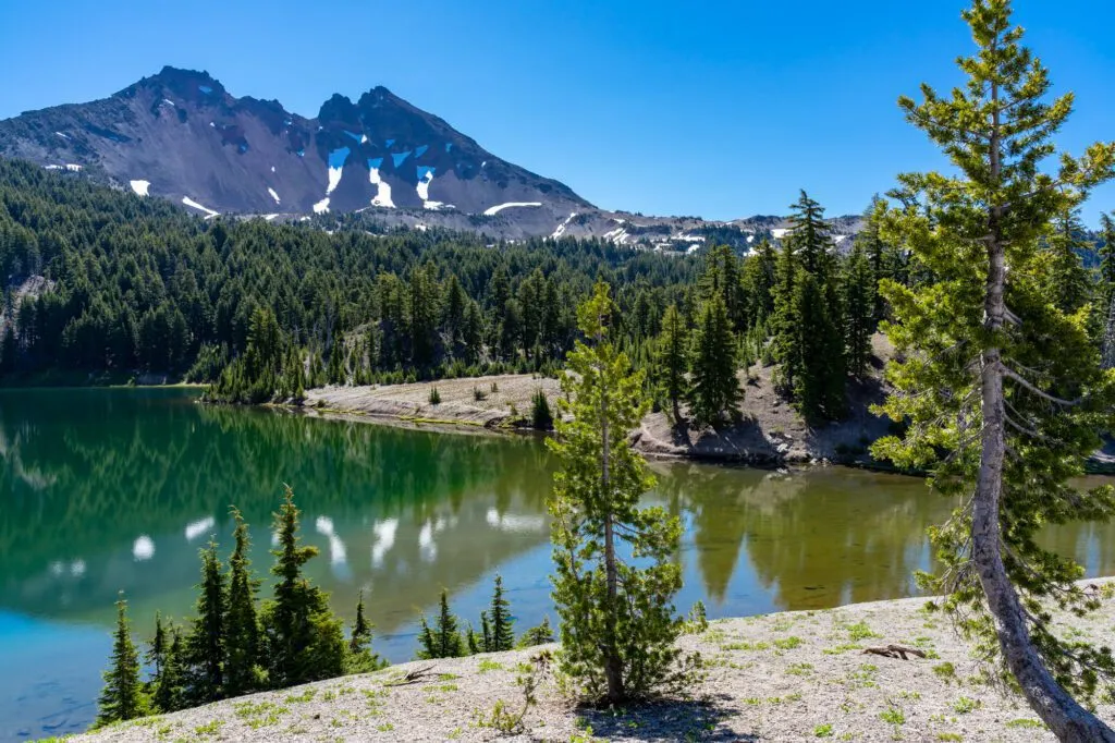 Stunning mountain views from the Green Lakes Trail in Deschutes National Forest, Oregon