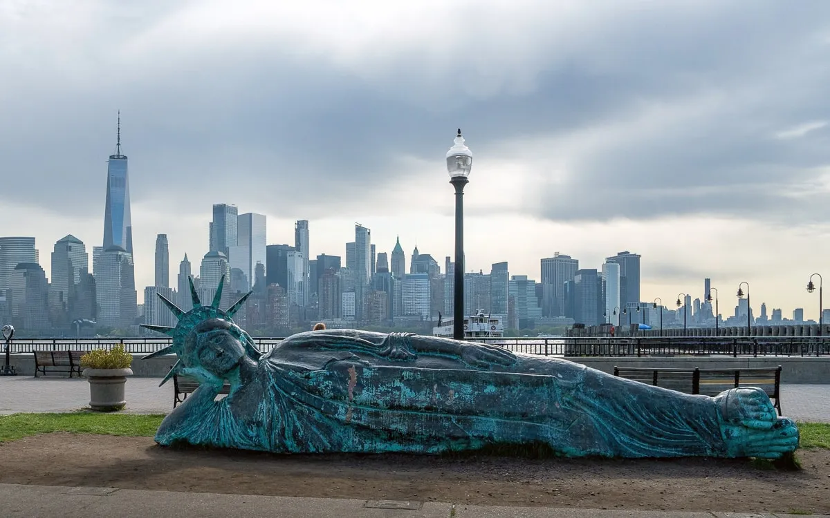 The &quot;Reclining Liberty&quot; sculpture by artist Zaq Landsberg, seen near the New Jersey ferry departure point for freiheitsstatue besichtigen