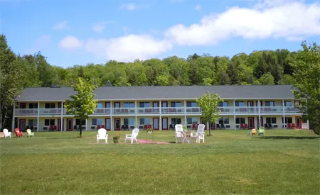 waterfront michigan beach lodging on Lake Superior